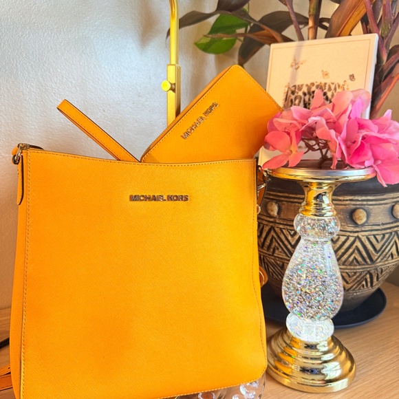 Micheal Kors Bundle Mango Yellow Crossbody and Wallet Set EUC - Picture 3 of 12